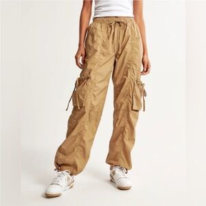 Sanctuary Tan Cargo Elastic Waist Pants • M